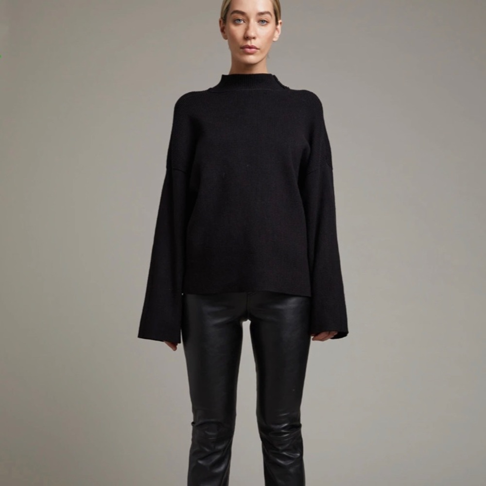 HENNE black, boxy oversized shape sweater